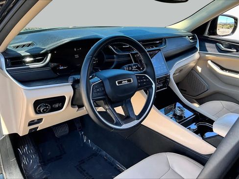 Used 2022 Jeep Grand Cherokee L Limited AWD/4WD image 18