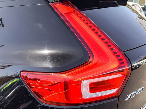 Used 2023 Volvo XC40 B5 Core AWD/4WD image 25