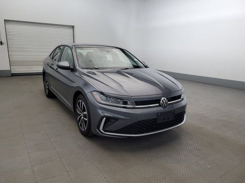 Used 2025 Volkswagen Jetta SE FWD image 13