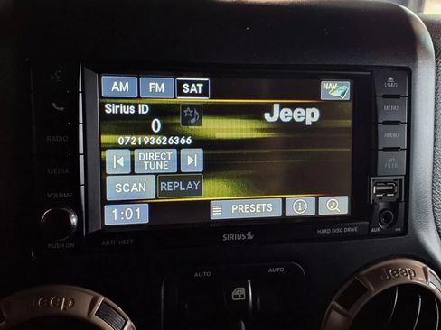 Used 2016 Jeep Wrangler Unlimited Sahara AWD/4WD image 18