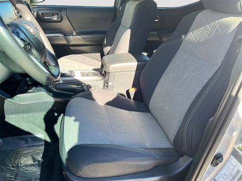 Used 2020 Toyota Tacoma TRD Off-Road image 20