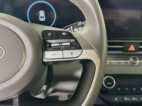 Certified 2025 Hyundai Elantra SEL FWD image 23