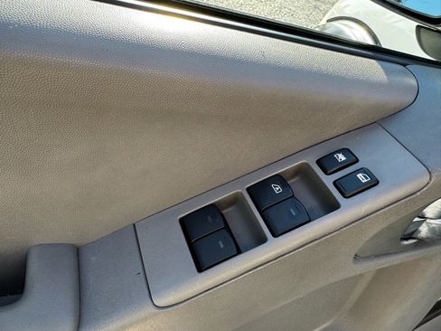 Used 2016 Nissan Frontier SV image 24