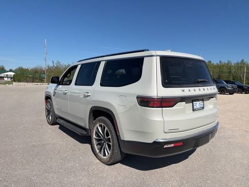 Used 2022 Jeep Wagoneer Series II w/ Premium Group I AWD/4WD image 3