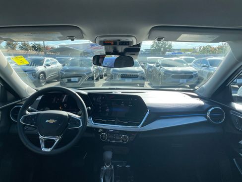 Used 2025 Chevrolet Trax LT w/ LT Convenience Package image 30