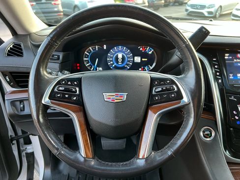 Used 2020 Cadillac Escalade ESV Luxury image 11