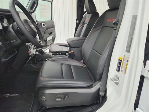 New 2026 Jeep Wrangler Unlimited Rubicon w/ Technology Group image 19