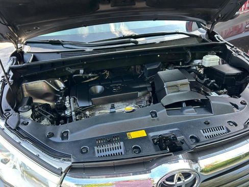 Used 2014 Toyota Highlander LE image 32