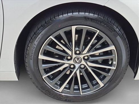 Used 2025 Lexus ES 300h w/ Premium Package FWD image 25