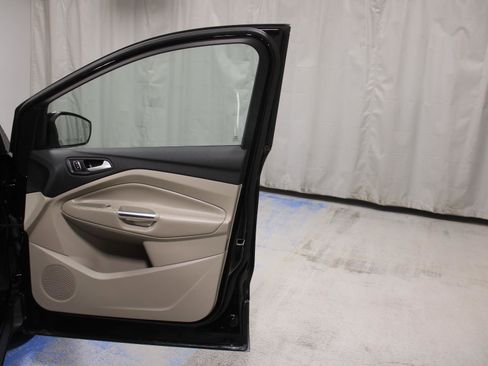 Used 2019 Ford Escape Titanium image 21