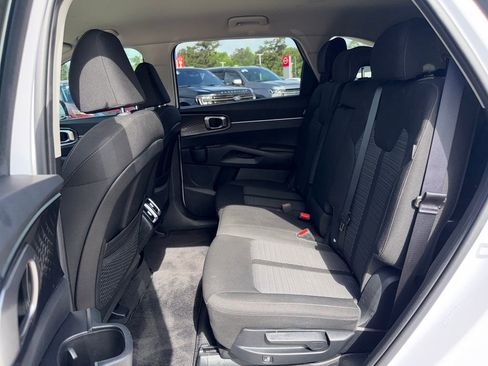 Used 2025 Kia Sorento LX image 27