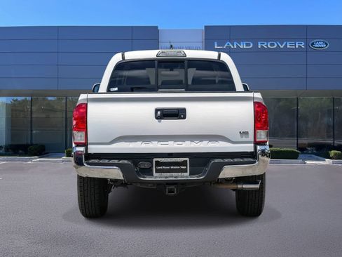 Used 2017 Toyota Tacoma SR5 w/ Tow Package RWD image 5