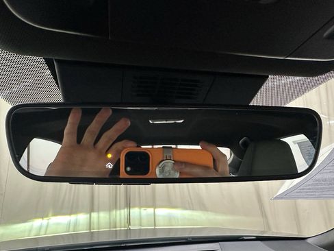 Used 2025 Toyota Camry SE w/ Convenience Package image 28