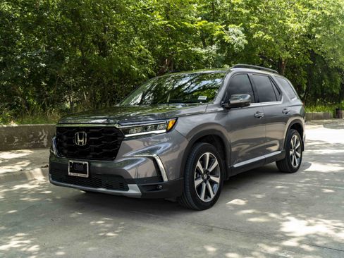 Used 2025 Honda Pilot Elite image 5