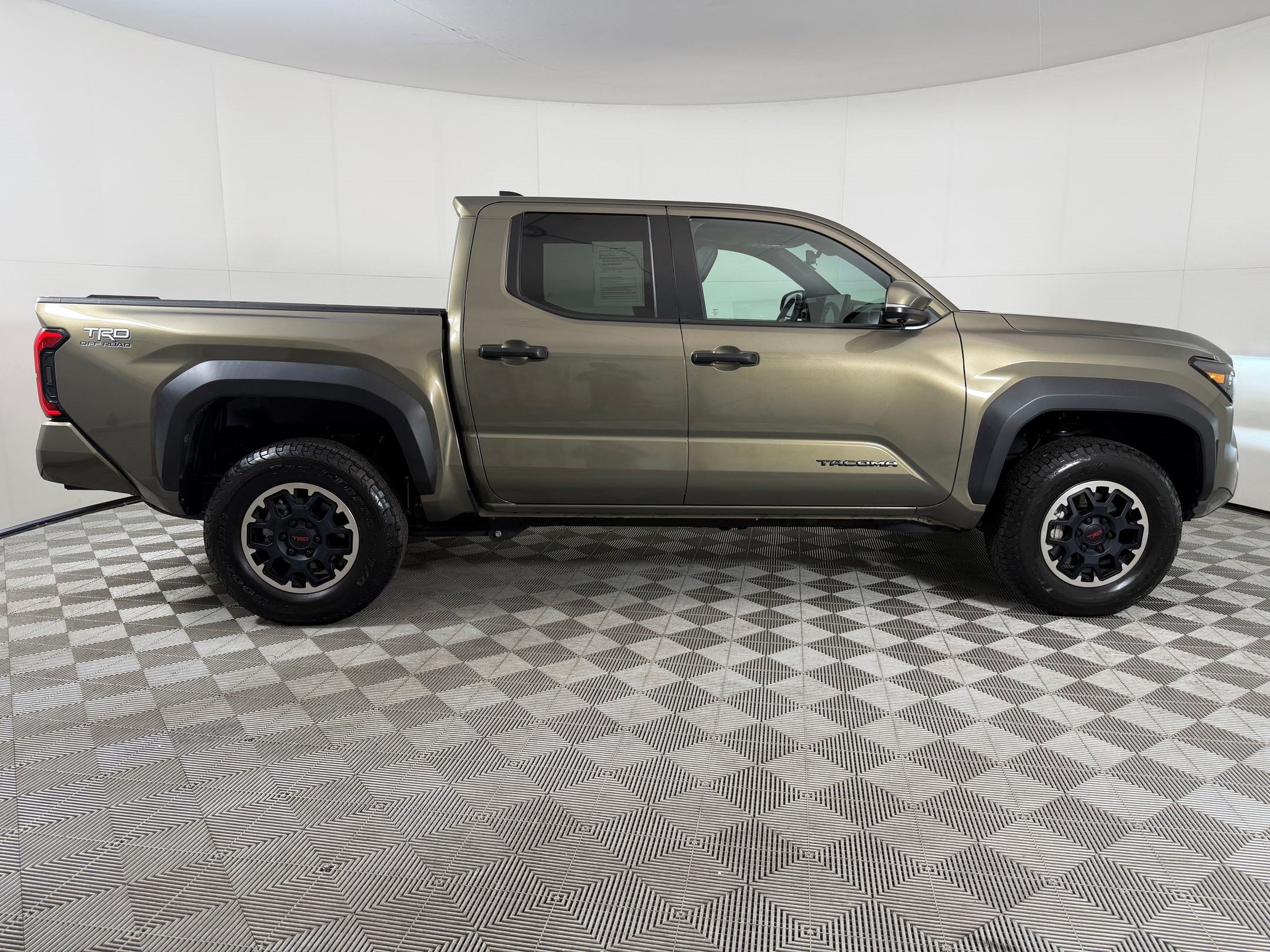 Used 2024 Toyota Tacoma TRD Off-Road w/ TRD Off Road Premium Package AWD/4WD image 8
