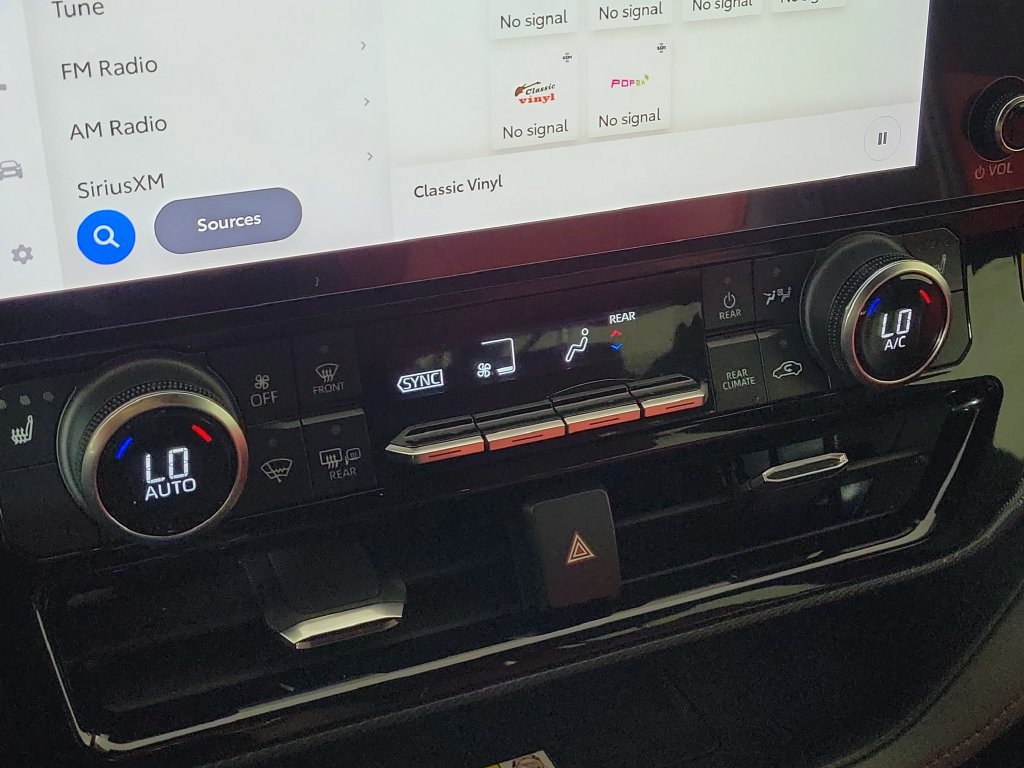 Used 2023 Toyota Highlander XSE FWD image 21