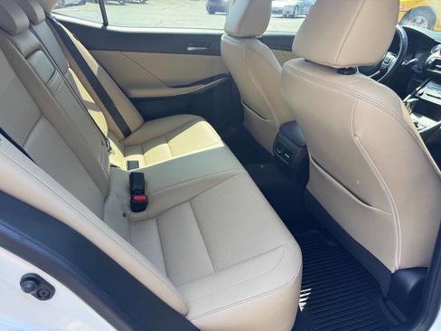 Used 2017 Lexus IS 300 AWD image 12