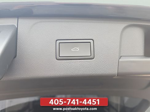 Used 2024 Volkswagen Atlas SE FWD image 32