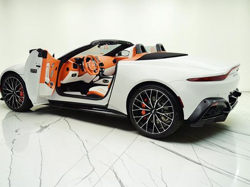 Used 2023 Aston Martin V8 Vantage Roadster RWD image 6
