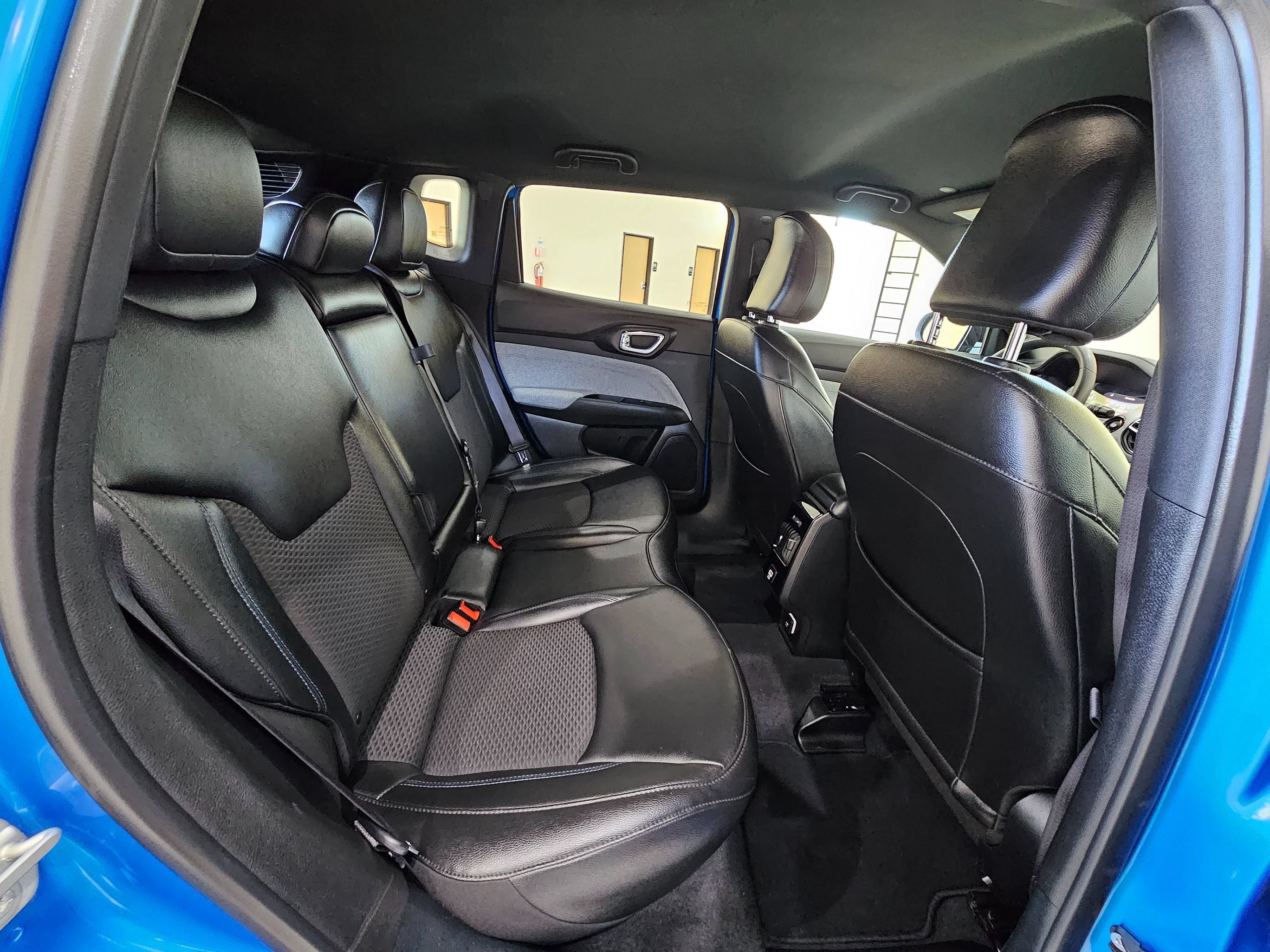 Used 2024 Jeep Compass Latitude AWD/4WD image 33