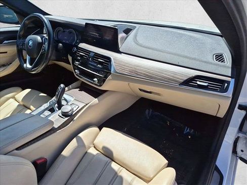Used 2018 BMW 530e RWD image 23