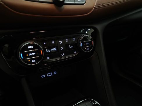 Used 2020 Buick Encore GX Essence FWD image 21