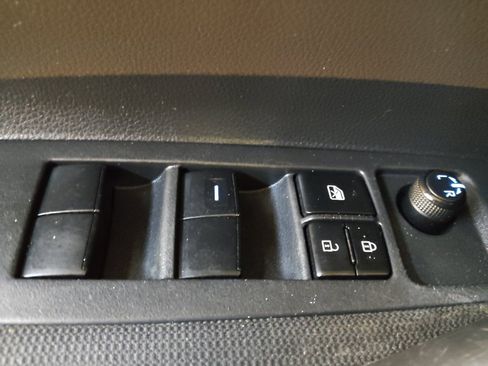 Used 2021 Toyota Corolla LE image 27