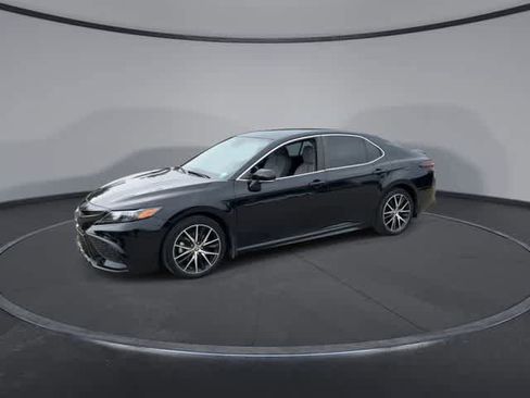 Used 2023 Toyota Camry SE FWD image 4