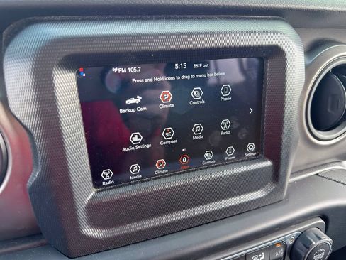 Used 2022 Jeep Gladiator Overland AWD/4WD image 36