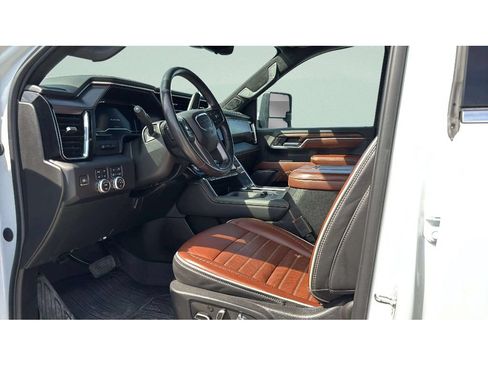 Used 2024 GMC Sierra 3500 Denali Ultimate AWD/4WD image 10