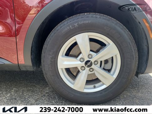 Certified 2025 Kia Sorento LX FWD image 7