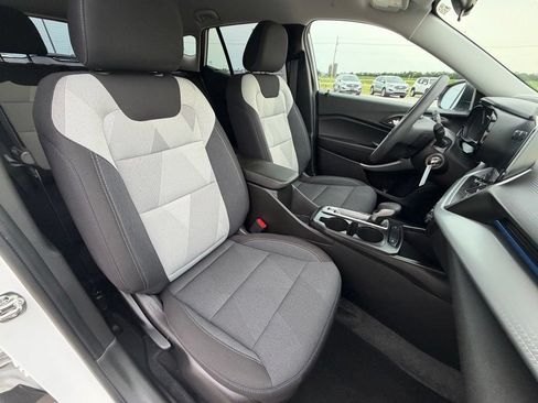 Used 2026 Chevrolet Trax LS FWD image 28