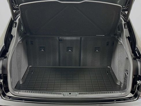 Certified 2025 Porsche Macan image 28