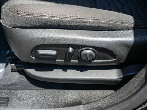 Used 2021 Chevrolet Equinox LT w/ Driver Convenience Package FWD image 20