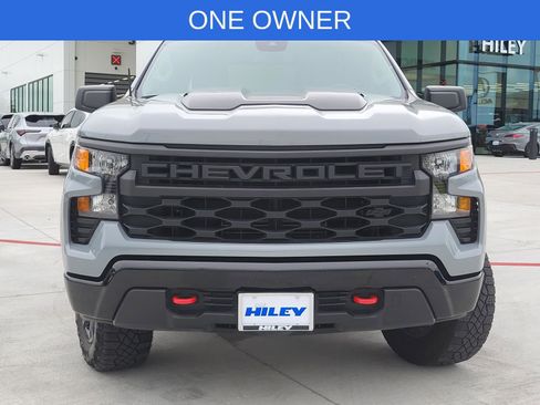 Used 2025 Chevrolet Silverado 1500 Custom Trail Boss w/ LPO, Dark Essentials Package AWD/4WD image 2