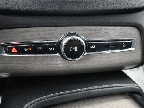 Used 2022 Volvo XC90 T8 Inscription image 15