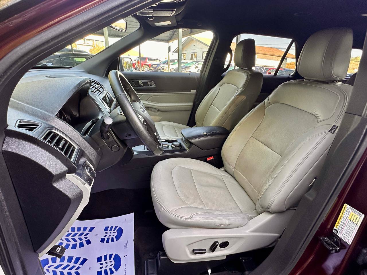 Used 2018 Ford Explorer Limited w/ Equipment Group 301A AWD/4WD image 28