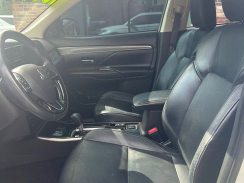 Used 2020 Mitsubishi Outlander SEL image 3