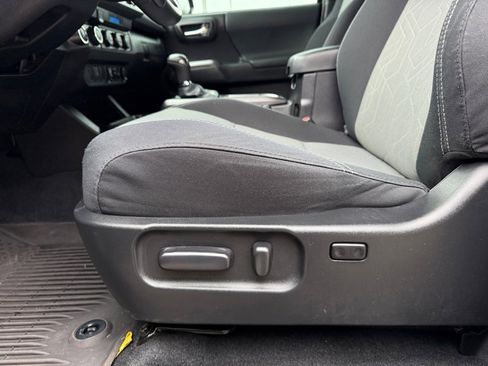 Certified 2022 Toyota Tacoma TRD Off-Road image 13