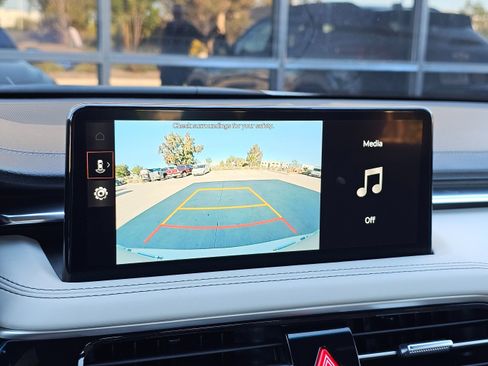 Used 2025 Genesis G70 2.5T image 34