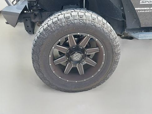 Used 2018 Jeep Wrangler Unlimited Sport S AWD/4WD image 14
