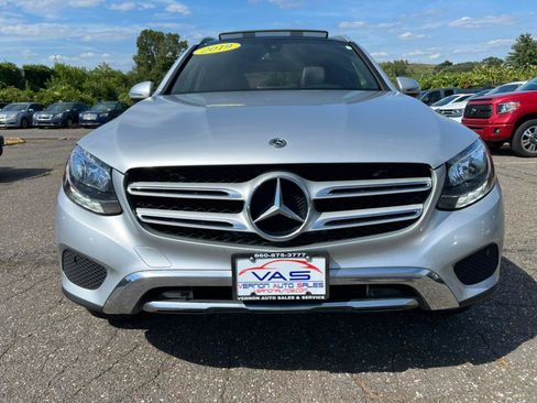 Used 2019 Mercedes-Benz GLC 300 4MATIC image 2