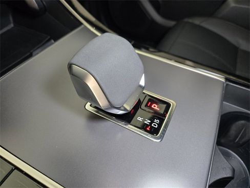 Certified 2024 Land Rover Range Rover Velar Dynamic SE image 23