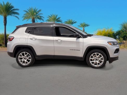 Used 2025 Jeep Compass Limited AWD/4WD image 6