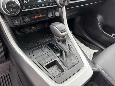 Used 2023 Toyota RAV4 XLE Premium image 21