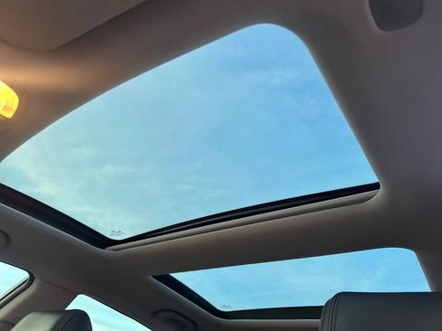 Used 2014 Kia Cadenza Premium w/ Technology Package image 17