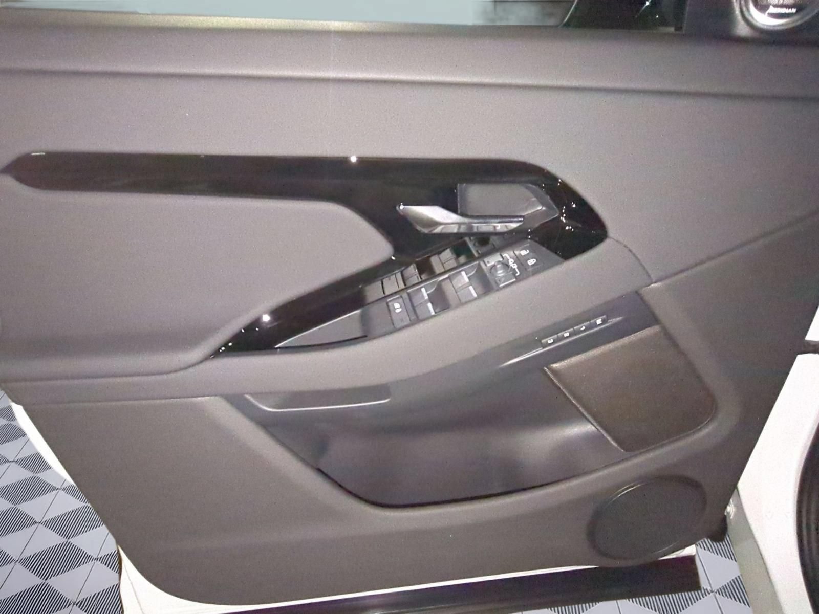 New 2026 Land Rover Range Rover Evoque S AWD/4WD image 11