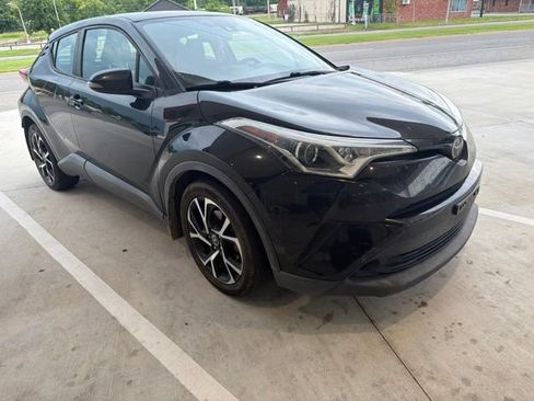 Used 2018 Toyota C-HR XLE FWD image 1