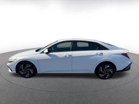 Used 2025 Hyundai Elantra SEL image 9