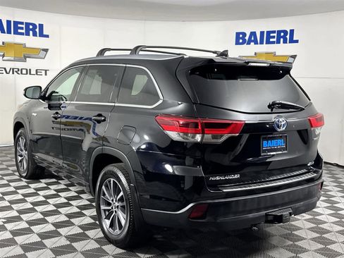 Used 2018 Toyota Highlander XLE image 3